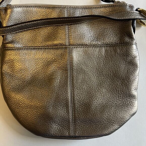 B. Makowsky Shoulder Bag Purse Gold Metallic Leather Turn Lock Bucket Dust Bag - Picture 4 of 16